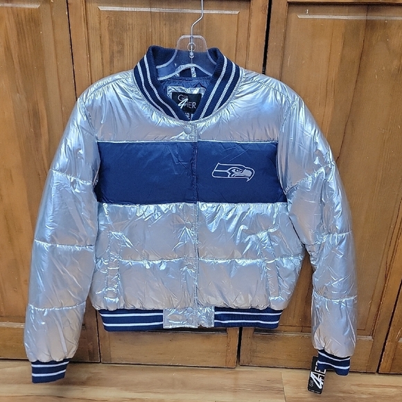NFL Jackets & Blazers - 💚 NEW NFL Seattle Seahawks GIII 4 Womens Size LARGE Silver/Navy Puffer Jacket